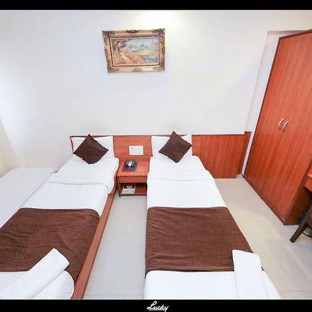 Lucky Hotel Goregaon Mumbai Exterior photo